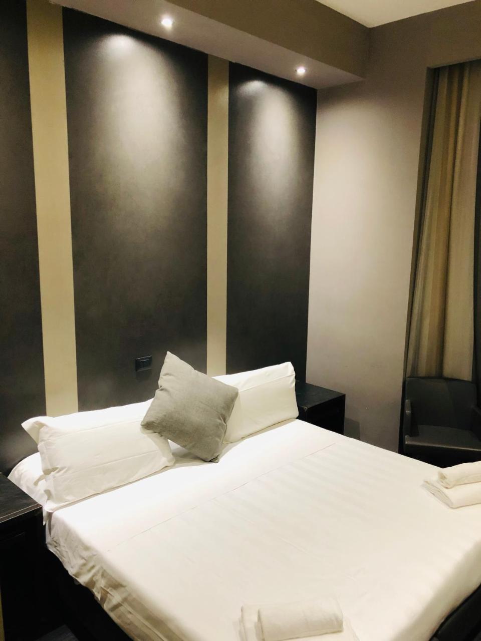 V99 Hotel Rom Eksteriør billede
