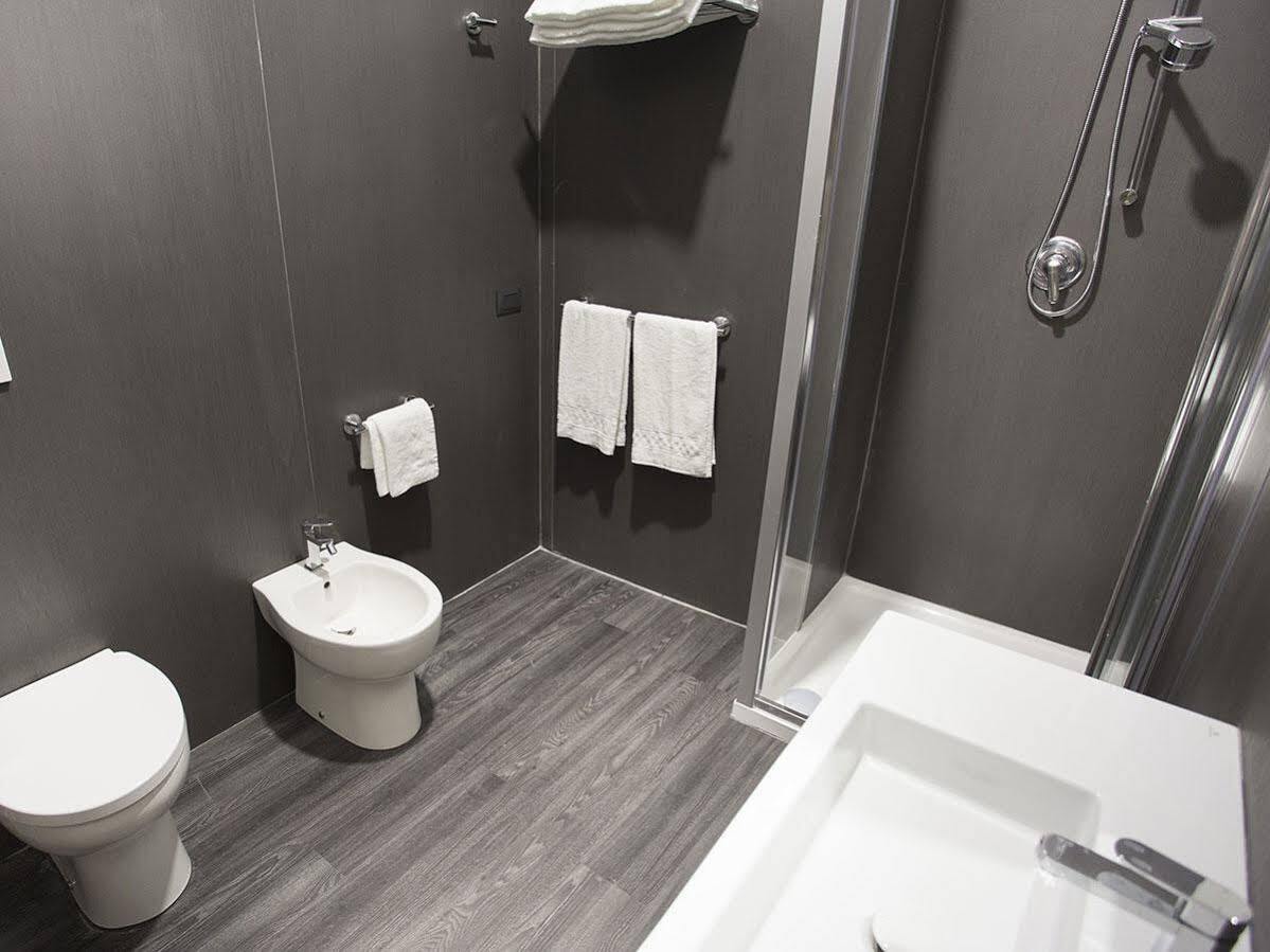V99 Hotel Rom Eksteriør billede